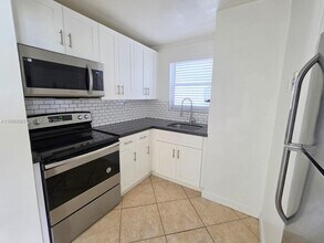 310 Fontainebleau Blvd in Miami, FL - Building Photo - Building Photo