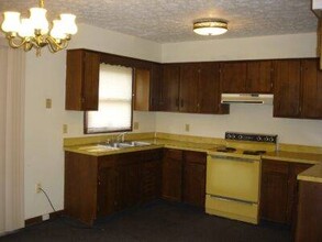 1344 W Cambridge St in Alliance, OH - Building Photo - Building Photo