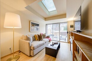138 Macpherson Ave, Unit SI ID1473325P in Toronto, ON - Building Photo