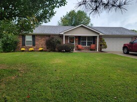 1216 Pebble Creek Dr in Jeffersonville, IN - Building Photo