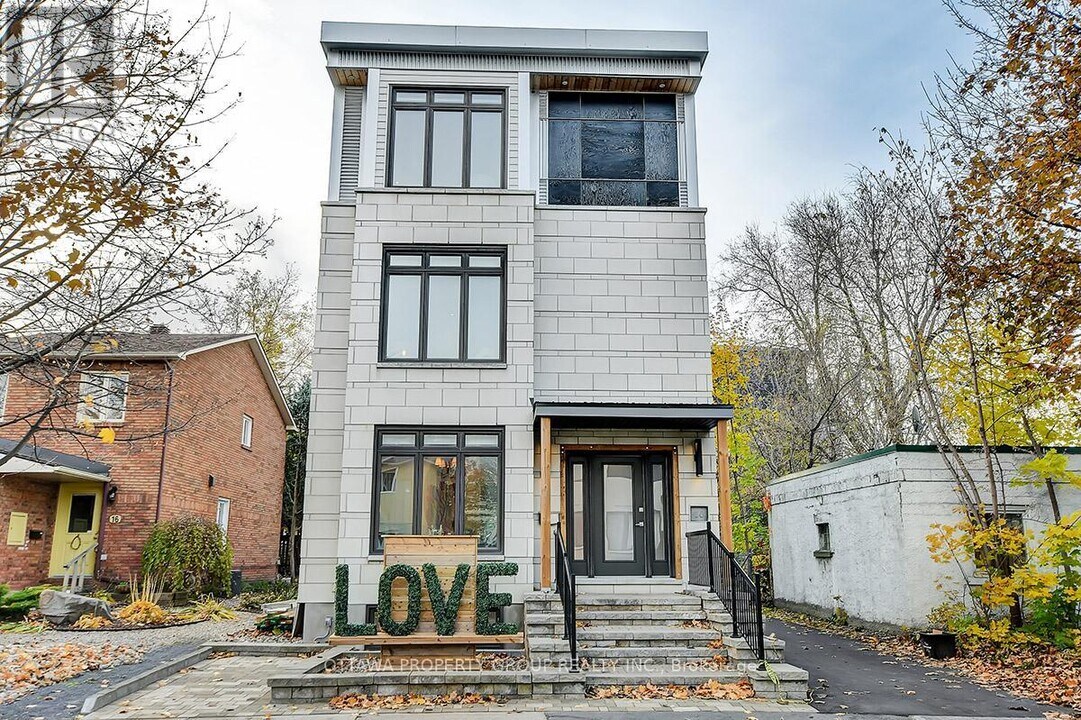 10 Chestnut St in Ottawa, ON - Building Photo