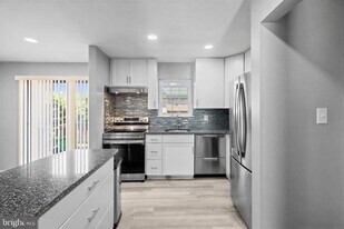 743 St Michaels Dr in Bowie, MD - Building Photo