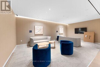 395 Square One Dr in Mississauga, ON - Building Photo - Building Photo