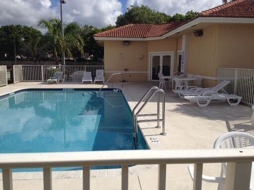 9909 Westwood Dr-Unit -# 34 in Tamarac, FL - Building Photo - Building Photo