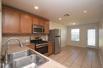 3306 Southern Grove Ln in Pearland, TX - Building Photo - Building Photo