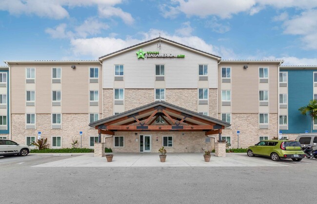 Furnished Studio-Deerfield Beach in Deerfield Beach, FL - Foto de edificio - Building Photo