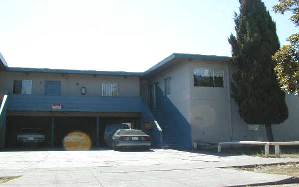 1104 Hilton St in Redwood City, CA - Foto de edificio - Building Photo