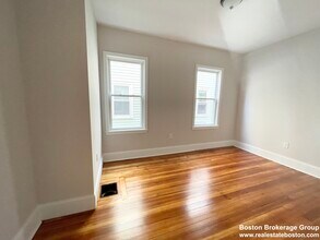 28 Taft St, Unit 1 in Boston, MA - Building Photo - Building Photo