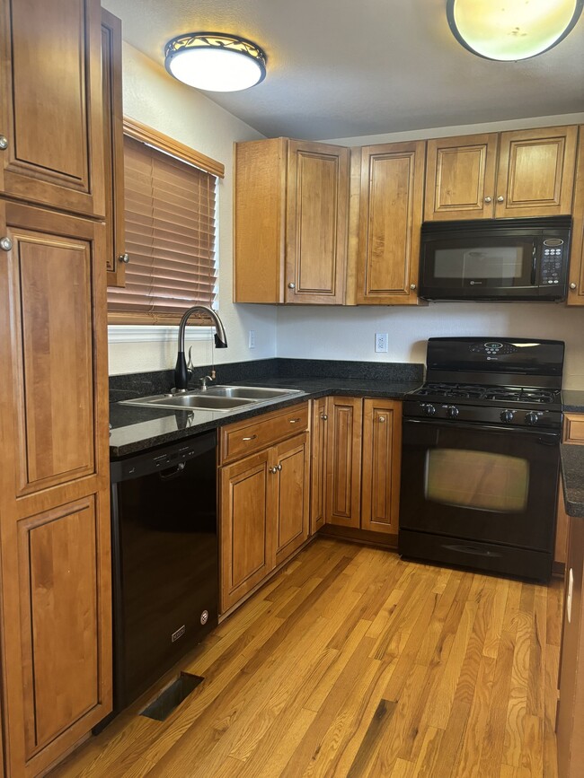 3428 E 106th Ct in Northglenn, CO - Building Photo - Building Photo