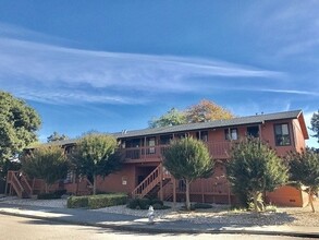 Brown Street, 102-156 in Napa, CA - Foto de edificio - Building Photo