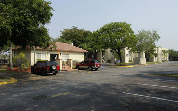 Biscayne Palm Club in Homestead, FL - Foto de edificio - Building Photo