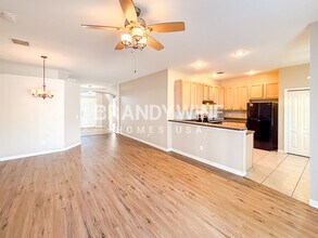 1837 Atlantic Dr in Ruskin, FL - Foto de edificio - Building Photo