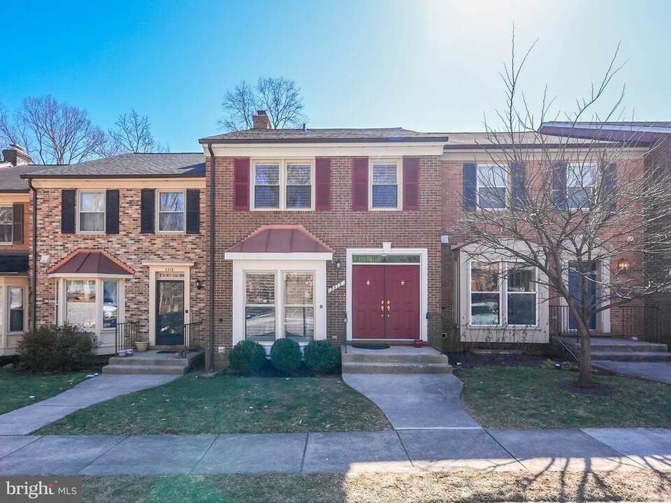 7315 Golden Iris Ct in Springfield, VA - Building Photo