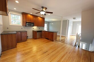 15 Warren St in Stoneham, MA - Building Photo - Building Photo