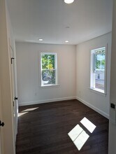 210 Everett St, Unit 3 in Boston, MA - Building Photo - Building Photo