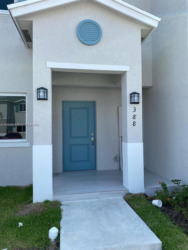 388 NW 12th Pl in Florida City, FL - Building Photo - Building Photo