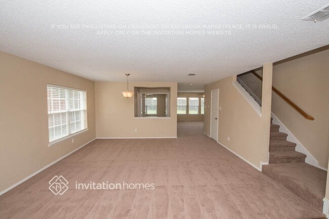 7712 Regent Dr in Arlington, TX - Foto de edificio - Building Photo