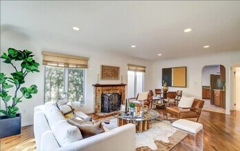 900 Havenhurst Dr in West Hollywood, CA - Building Photo - Building Photo