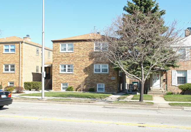 8910 W Grand Ave in River Grove, IL - Building Photo - Building Photo