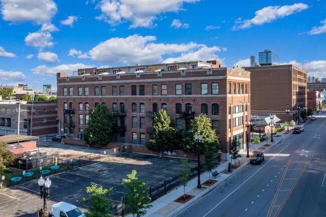 Lofts on the Row in Chicago, IL - Building Photo - Building Photo