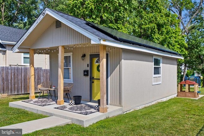 property at 325 W Evergreen Ave