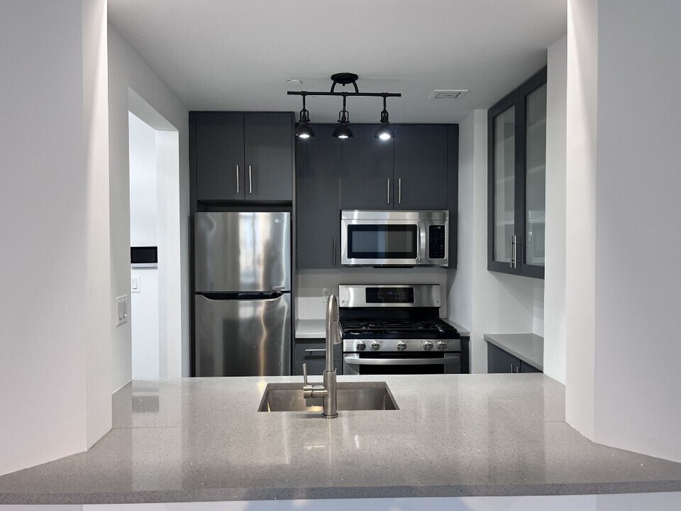 11 Cooper St in New York, NY - Building Photo