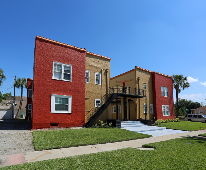 Westshore Gardens in Tampa, FL - Building Photo