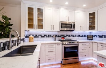 514 S Barrington Ave in Los Angeles, CA - Building Photo - Building Photo