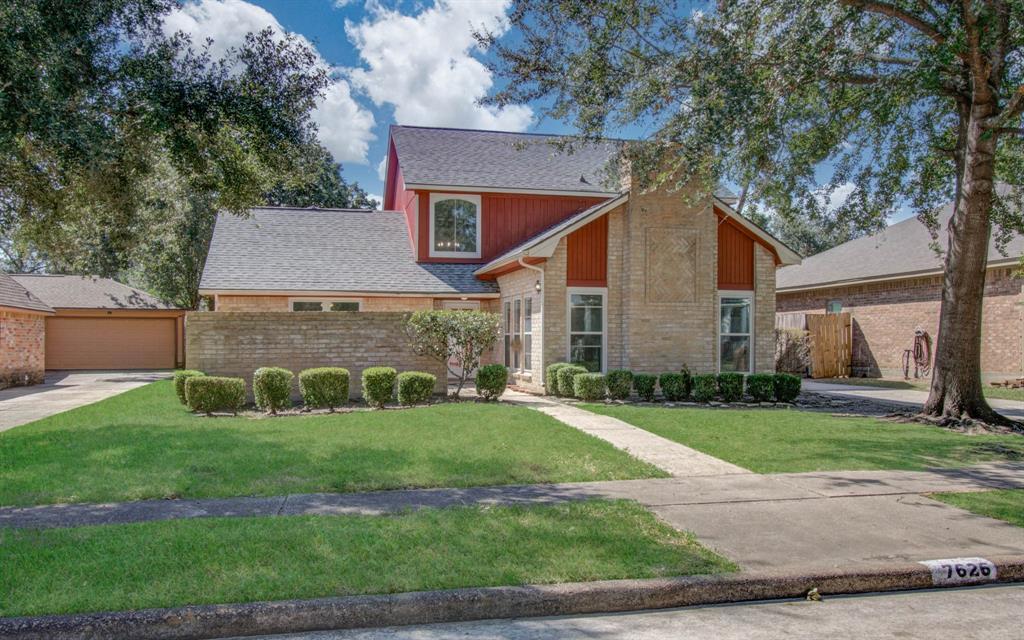 7626 Cypress Dr in Humble, TX - Foto de edificio