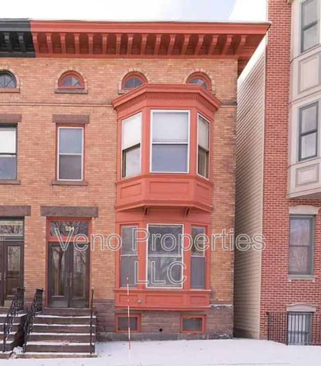 594 Madison Ave in Albany, NY - Building Photo