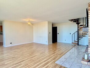 5600 Hillcrest Ln in Lisle, IL - Building Photo - Building Photo