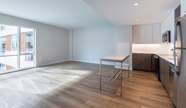 50 Rogers St, Unit 306 in Cambridge, MA - Foto de edificio - Building Photo