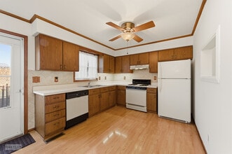 105 Colonial Pkwy in Yorkville, IL - Building Photo - Building Photo