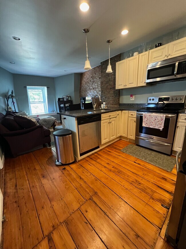 192 I St, Unit 3 in Boston, MA - Building Photo - Building Photo