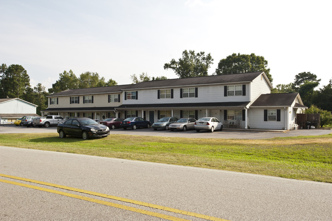 Lakeview Townhouse Apartments in Commerce, GA - Foto de edificio