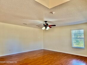 111 Commonwealth Ave in Interlachen, FL - Building Photo - Building Photo