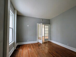 924 N Capitol Ave in Lansing, MI - Foto de edificio - Building Photo