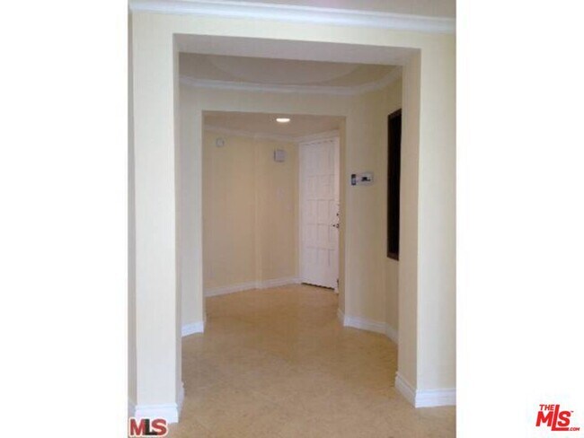1531 Camden Ave-Unit -204 in Los Angeles, CA - Building Photo - Building Photo