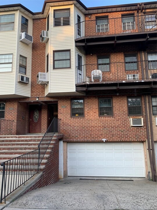 15135-151-78 78th St in Queens, NY - Building Photo