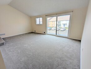 8 High Gate Trl, Unit 8 in Fairport, NY - Building Photo - Building Photo