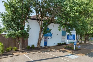 University Crossings in Memphis, TN - Building Photo