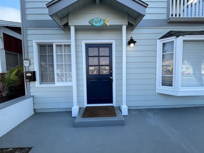 617 W Balboa Blvd in Newport Beach, CA - Building Photo - Building Photo