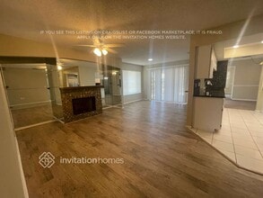 1750 Country Meadows Dr in Sarasota, FL - Foto de edificio - Building Photo