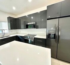 14890 NE 10th Ave in Miami, FL - Foto de edificio - Building Photo