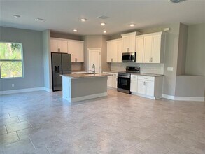2023 Greenley Rd in North Port, FL - Foto de edificio - Building Photo
