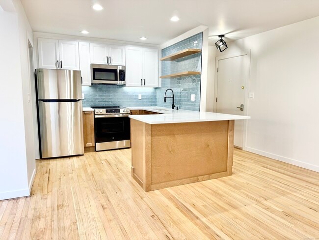 1742 Boston Post Rd in Westbrook, CT - Building Photo - Building Photo