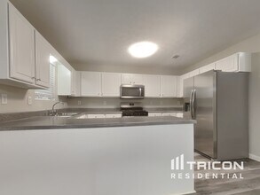 7061 Saratoga Dr in Flowery Branch, GA - Building Photo - Building Photo