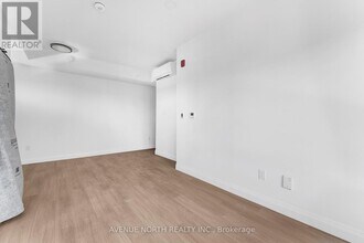 368-368 Tweedsmuir Ave in Ottawa, ON - Building Photo - Building Photo
