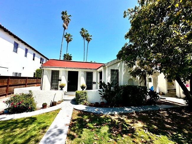 614-614 N Poinsettia Pl in Los Angeles, CA - Building Photo - Building Photo