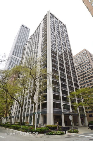 222 Pearson in Chicago, IL - Building Photo